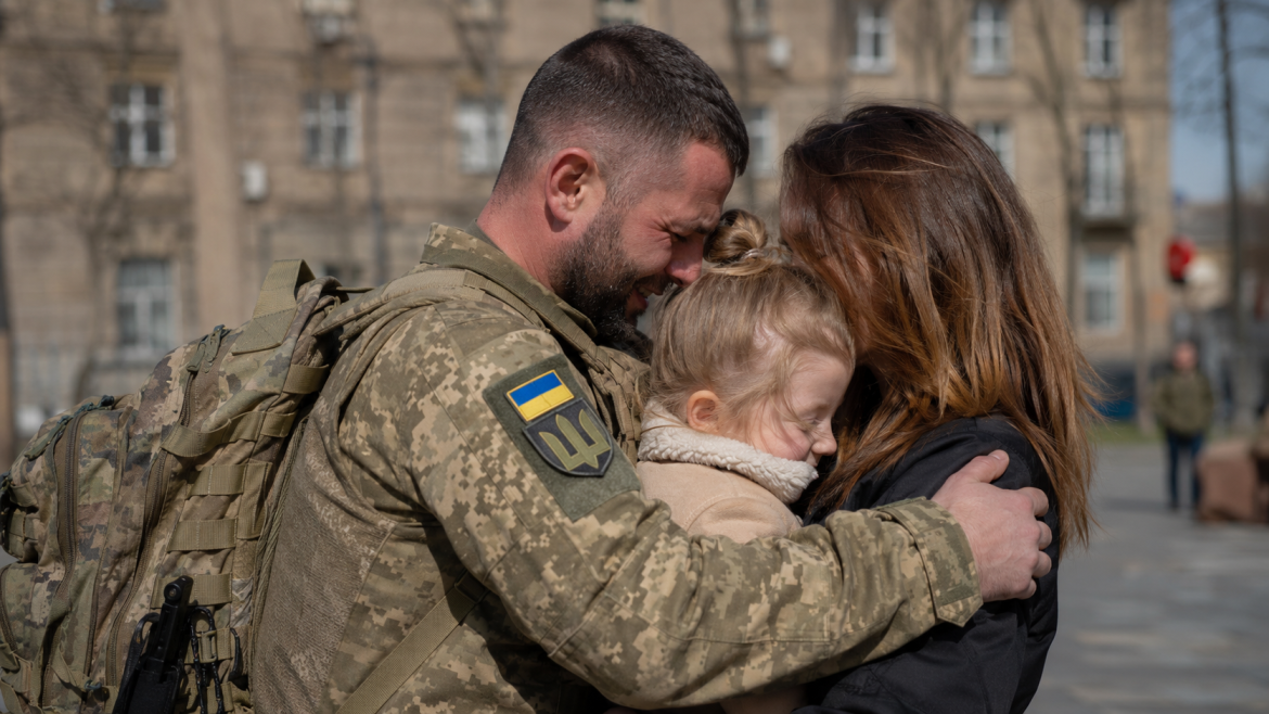 Повернення військового додому